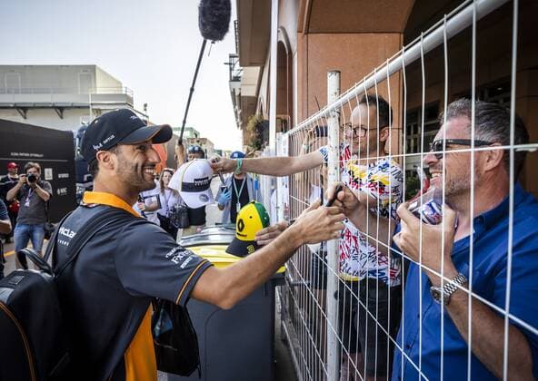 MONTE CARLO Daniel Ricciardo McLaren in the paddock prior to 1st practice for the F1 Grand Prix of Monaco at Circuit de Monaco on May 27, 2022 in Monte Carlo, Monaco REMKO DE WAAL F1 Grand Prix of Monaco practice 1 2022 xVIxANPxSportx xxANPxIVx 449382799 originalFilename: 449382799.jpg
