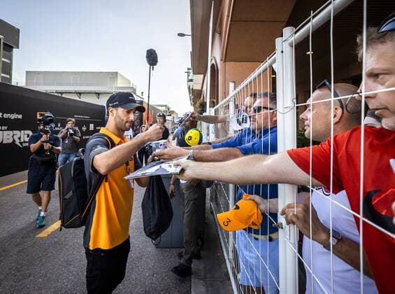 MONTE CARLO Daniel Ricciardo McLaren in the paddock prior to 1st practice for the F1 Grand Prix of Monaco at Circuit de Monaco on May 27, 2022 in Monte Carlo, Monaco REMKO DE WAAL F1 Grand Prix of Monaco practice 1 2022 xVIxANPxSportx xxANPxIVx 449382801 originalFilename: 449382801.jpg