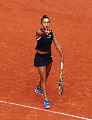 Mandatory Credit: Photo by Javier Garcia Shutterstock (12958851e) Leylah Fernandez in third round action French Open Tennis, Day 6, Roland Garros, Paris, France - 27 May 2022 French Open Tennis, Day 6, Roland Garros, Paris, France - 27 May 2022  Copyright: xJavierxGarcia Shutterstockx 12958851e