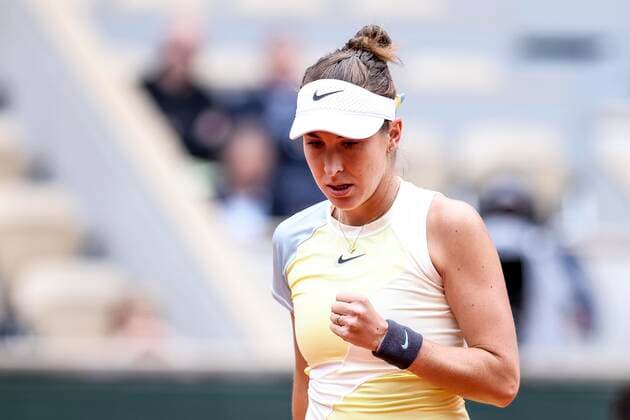 TENNIS - French Open 2022 PARIS,FRANCE,27.MAY.22 - TENNIS - WTA, Tennis Damen Tour, French Open, Roland Garros, Grand Slam. Image shows the rejoicing of Belinda Bencic (SUI).  GEPAxpictures xPatrickxSteiner