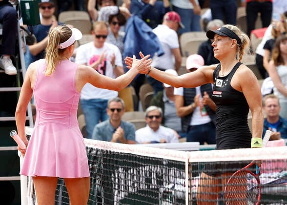 French Open 2022, Angelique Kerber congratulates the winner Aliaksandra Sasnovich at the net Tennis French Open 2022 Grand Slam ATP WTA ITF Roland Garros Paris France 27 May 2022 Copyright: xJuergenxHasenkopfx