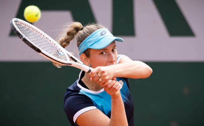 Belgian Elise Mertens pictured in action during a tennis match against Russian Gravecha, in the women s third round at the Roland Garros French Open tennis tournament, in Paris, France, Friday 27 May 2022. This year s tournament takes place from 22 May to 5 June. BENOITxDOPPAGNE  x35549676x