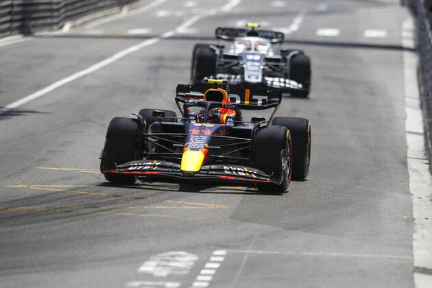 11 PEREZ Sergio (mex), Red Bull Racing RB18, action during the Formula 1 Grand Prix de Monaco 2022, 7th round of the 2022 FIA Formula One World Championship, WM, Weltmeisterschaft on the Circuit de Monaco, from May 27 to 29, 2022 in Monte-Carlo, Monaco - F1 - MONACO GRAND PRIX 2022 DPPI Panoramic  00122018__B3_0091