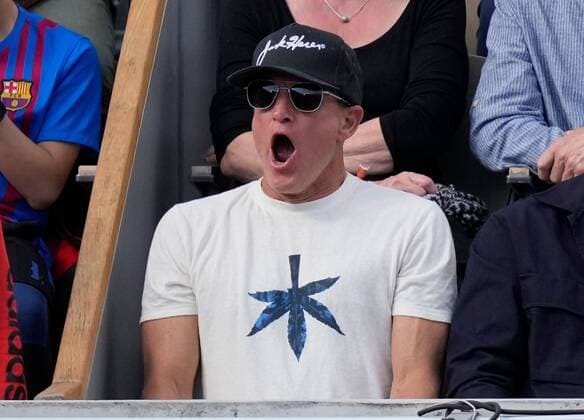 Mandatory Credit: Photo by Dave Shopland Shutterstock (12958850ab) Actor Woody Harrelson watches Rafa Nadal match French Open Tennis, Day 6, Roland Garros, Paris, France - 27 May 2022 French Open Tennis, Day 6, Roland Garros, Paris, France - 27 May 2022  Copyright: xDavexShopland Shutterstockx 12958850ab