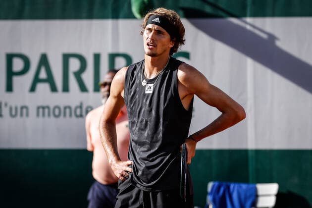 May 27, 2022, Paris, France, France: Alexander ZVEREV of Germany looks dejected during the Day six of Roland-Garros 2022, French Open 2022, Grand Slam tennis tournament at the Roland-Garros stadium on May 27, 2022 in Paris, France. Paris France - ZUMAm308 20220527_zsp_m308_037 Copyright: xMatthieuxMirvillex