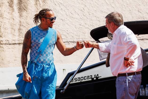 Lewis Hamilton Mercedes AMG Petronas Motorsport arrives at the track by boat and thanks the captain, Monaco 2022 Grand Prix, Motorsport, Formula 1, 28 05 2022 Monaco 2022 Grand Prix, Motorsport, Formula 1, 28 05 2022 Copyright: xEibner-Pressefoto AlexanderxNeisx EP_ANS