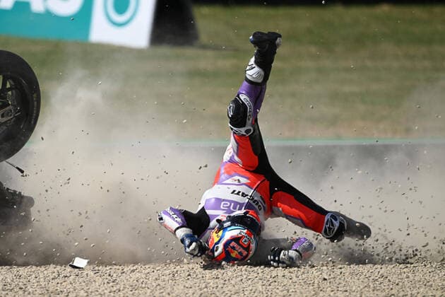Bilder des Jahres 2022, Sport 05 Mai Sport Themen der Woche KW21 Sport Bilder des Tages May 28, 2022, Scarperia, Italy: Jorge Martin Pramac Racing team crash during the free practice session of the Motorcycling Grand Prix of Italy at the Mugello circuit in Scarperia, central Italy, 28 May 2022. ANSA CLAUDIO GIOVANNINI Motorcycling Grand Prix of Italy  - ZUMAa110 20220528_zaf_a110_002 Copyright: xClaudioxGiovanninix