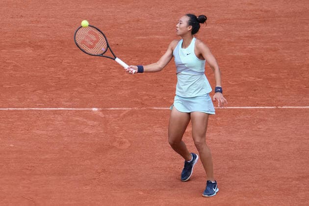 (220528) -- PARIS, May 28, 2022 -- Zheng Qinwen of China returns a shot during the women s singles third round match between Zheng Qinwen of China and Alize Cornet of France at the French Open tennis tournament at Roland Garros in Paris, France, on May 28, 2022. ) (SP)FRANCE-PARIS-TENNIS-ROLAND GARROS-FRENCH OPEN MengxDingbo 