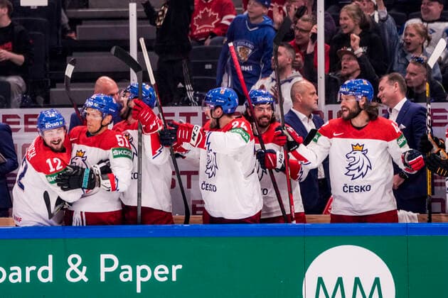 TAMPERE, FINLAND MAY 28 Czech Republic squad celebrates his goal during the 2022 IIHF Ice Hockey World Championship match between Canada and Czech Republic at Nokia Arena on May 28, 2022 in Tampere, Finland Tampere Nokia Arena Finland  Copyright: xJustPictures.ch JarixPestelaccix