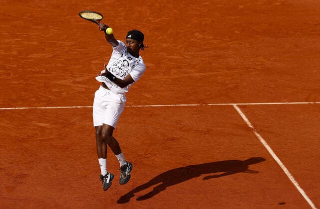 Mandatory Credit: Photo by Ella Ling Shutterstock (12956279bd) Mikhail Ymer of Sweden in action French Open Tennis, Day 7, Roland Garros, Paris, France - 28 May 2022 French Open Tennis, Day 7, Roland Garros, Paris, France - 28 May 2022  Copyright: xEllaxLing Shutterstockx 12956279bd