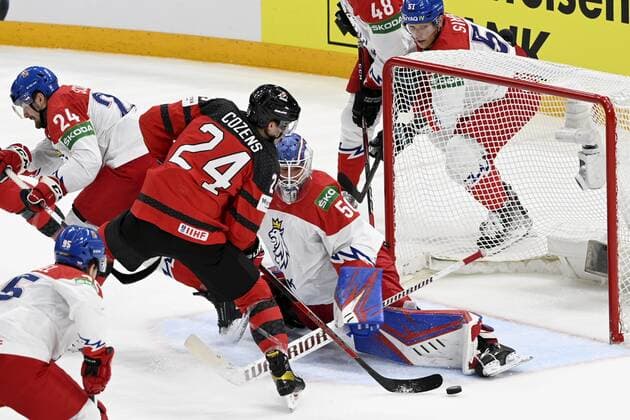 Dylan Cozens of Canada (24) scores 1-1 goal past goalkeeper Karel Vejmelka of Czech Republic during the 2022 IIHF Ice hockey, Eishockey World Championships semi-final match between Canada and Czech Republic in Tampere on May 28th, 2022. Tampere Finland LKFTJK20220528190057SVGO  Copyright: xEmmixKorhonenx
