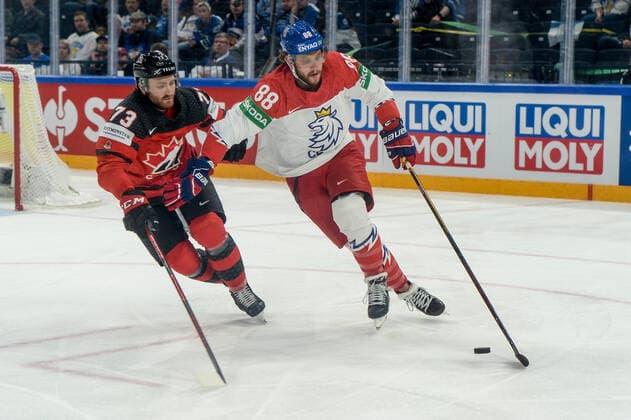 28 05 2022, Tampere, Nokia Arena, Canada v Czech Republic 2022 IIHF Ice Hockey World Championship, 88 David Pastrnak Czech Republic against 73 Noah Gregor Canada Tampere Nokia Arena Pirkanmaa Finland  Copyright: xJustPictures.ch AndreaxBrancax