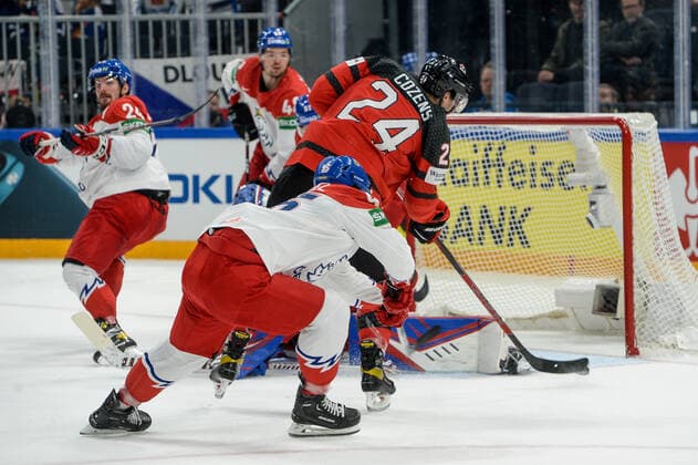28 05 2022, Tampere, Nokia Arena, Canada v Czech Republic 2022 IIHF Ice Hockey World Championship, 24 Dylan Cozens Canada against 50 goalkeeper Karel Vejmelka Czech Republic Tampere Nokia Arena Pirkanmaa Finland  Copyright: xJustPictures.ch AndreaxBrancax