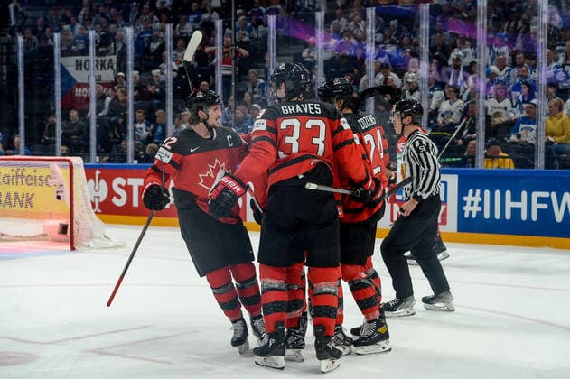 28 05 2022, Tampere, Nokia Arena, Canada v Czech Republic 2022 IIHF Ice Hockey World Championship, Canada celebrate the 1 1 goal Tampere Nokia Arena Pirkanmaa Finland  Copyright: xJustPictures.ch AndreaxBrancax