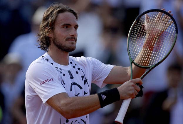 Mandatory Credit: Photo by Ella Ling Shutterstock (12956279bu) Stefanos Tsitsipas of Greece thanks the crowd French Open Tennis, Day 7, Roland Garros, Paris, France - 28 May 2022 French Open Tennis, Day 7, Roland Garros, Paris, France - 28 May 2022  Copyright: xEllaxLing Shutterstockx 12956279bu