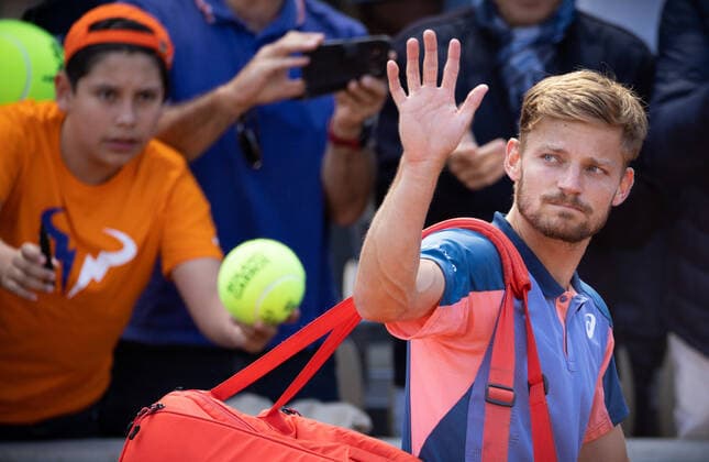 Belgian David Goffin thanks his supporters after losing a tennis match between Belgian Goffin and Polish Hurkacz, in the third round of the men s singles of the Roland Garros French Open tennis tournament, in Paris, France, Saturday 28 May 2022. This year s tournament takes place from 22 May to 5 June. BENOITxDOPPAGNE  x35584050x