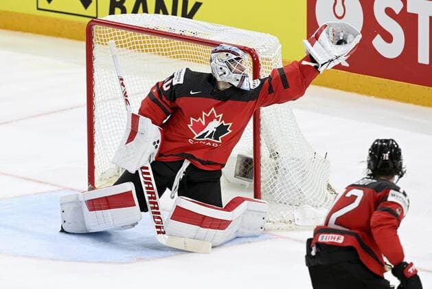 Goalkeeper Chris Driedger of Canada catches puck during the 2022 IIHF Ice hockey, Eishockey World Championships semi-final match between Canada and Czech Republic in Tampere on May 28th, 2022 Tampere Finland LKFTJK20220528194259PZKC  Copyright: xEmmixKorhonenx