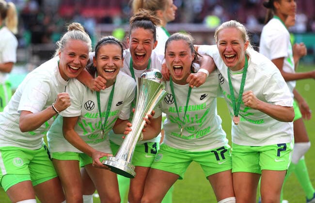 VfL vs 1 FFC Turbine Potsdam, DFB Pokalfinale women Cologne, 28 05 2022, FOOTBALL VfL Wolfsburg vs 1 FFC Turbine Potsdam, DFB Pokalfinale women, season 2021 22 VfL Wolfsburg women wins DFB Pokalfinale 2022, Pia Sophie Wolter VfL Wolfsburg , Joelle Wedemeyer VfL Wolfsburg , Felicitas Rauch VfL Wolfsburg , Ewa Pajor VfL Wolfsburg , Pauline Bremer VfL Wolfsburg Cologne
