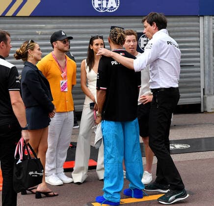 FORMULA 1 GRAND PRIX DE MONACO 2022 28 05 2022, Monaco Circuit, Monte Carlo, FORMULA 1 GRAND PRIX DE MONACO 2022 , in the picture snowboard legend Shaun Roger White with Nina Dobrev, talking with Lewis Hamilton GBR , Mercedes AMG Petronas Formula One Team, Team Principal and Managing Director Toto Wolff Mercedes AMG Petronas F1 Team joins the event nordphotoxGmbHx xBratic nph00250