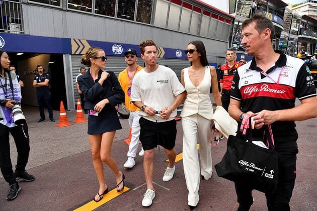 FORMULA 1 GRAND PRIX DE MONACO 2022 28 05 2022, Monaco Circuit, Monte Carlo, FORMULA 1 GRAND PRIX DE MONACO 2022 , in the picture snowboard legend Shaun Roger White with Nina Dobrev nordphotoxGmbHx xBratic nph00250