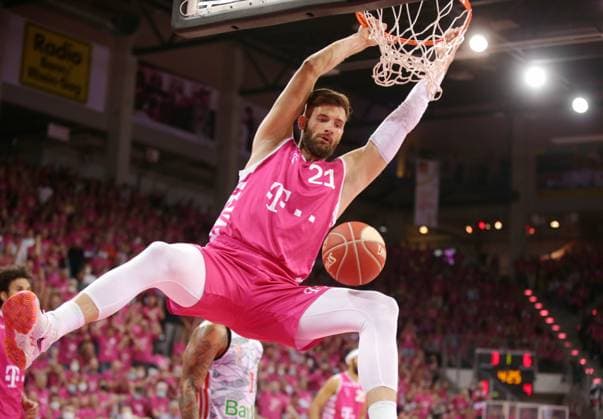 Leon Kratzer Telekom Baskets Bonn vs FC Bayern Munich , dunking easyCredit BBL 1 Bundesliga , 2021 2022 season , playoffs , semifinals game 1