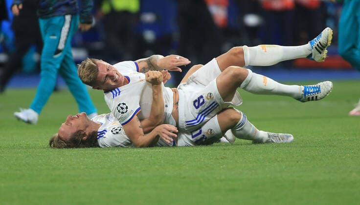 28 05 2022, xfrx, football champions league final 2022, FC Liverpool Real Madrid emspor, v l jubilation joy of winning the Champions League at Real Madrid Luka Modric Real Madrid Toni Kroos Real Madrid DFL DFB REGULATIONS PROHIBIT ANY USE OF PHOTOGRAPHS as IMAGE SEQUENCES and or QUASI VIDEO Paris