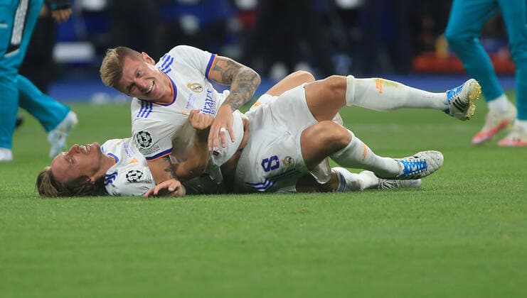 28 05 2022, xfrx, football champions league final 2022, FC Liverpool Real Madrid emspor, v l jubilation joy of winning the Champions League at Real Madrid Luka Modric Real Madrid Toni Kroos Real Madrid DFL DFB REGULATIONS PROHIBIT ANY USE OF PHOTOGRAPHS as IMAGE SEQUENCES and or QUASI VIDEO Paris