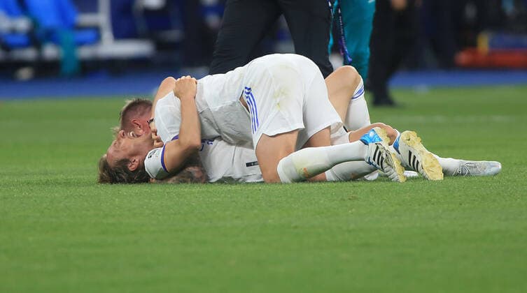 28 05 2022, xfrx, football champions league final 2022, FC Liverpool Real Madrid emspor, v l jubilation joy of winning the Champions League at Real Madrid Luka Modric Real Madrid Toni Kroos Real Madrid DFL DFB REGULATIONS PROHIBIT ANY USE OF PHOTOGRAPHS as IMAGE SEQUENCES and or QUASI VIDEO Paris