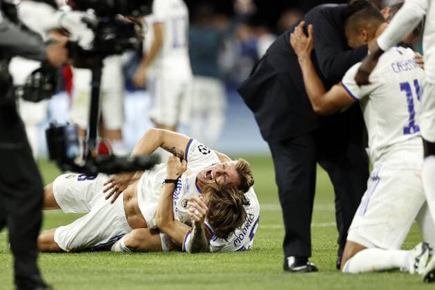 PARIS lr Toni Kroos of Real Madrid, Luka Modric of Real Madrid celebrate during the UEFA Champions League final match between Liverpool FC and Real Madrid at Stade de Franc on May 28, 2022 in Paris, France ANP DUTCH HEIGHT MAURICE VAN STONE UEFA Champions League final 2021 2022 xVIxANPxSportx xMauricexvanxSteenxIVx 449472455 originalFilename: 449472455.jpg