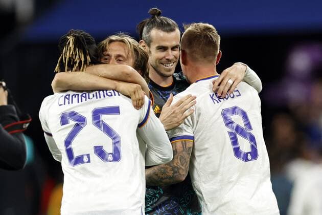 PARIS lr Luka Modric of Real Madrid, Gareth Bale of Real Madrid, Toni Kroos of Real Madrid celebrate during the UEFA Champions League final match between Liverpool FC and Real Madrid at Stade de Franc on May 28, 2022 in Paris, France ANP DUTCH HEIGHT MAURICE VAN STONE UEFA Champions League final 2021 2022 xVIxANPxSportx xMauricexvanxSteenxIVx 449472614 originalFilename: 449472614.jpg