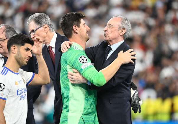 PARIS, FRANCE - MAY 28 : President Perez and Courtois Thibaut of Real Madrid elected man of the match and winner of the cup during the UEFA champions league final match between Real Madrid and Liverpool FC on Stade de France May 28, 2022 in Paris, France, 28 05 2022 ( Real Madrid v Liverpool FC - champions league 2022 s Final PhotoNews Panoramic 