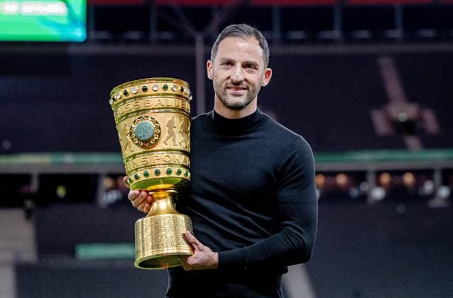 Leipzigs head coach coach Domenico Tedesco presents the cup after winning the cup DFB Pokalfinale 2022 SC Freiburg RB Leipzig 2 4 i E 21 May 2022 Olympiastadion, Berlin SC Freiburg RB Leipzig 2 4 i E