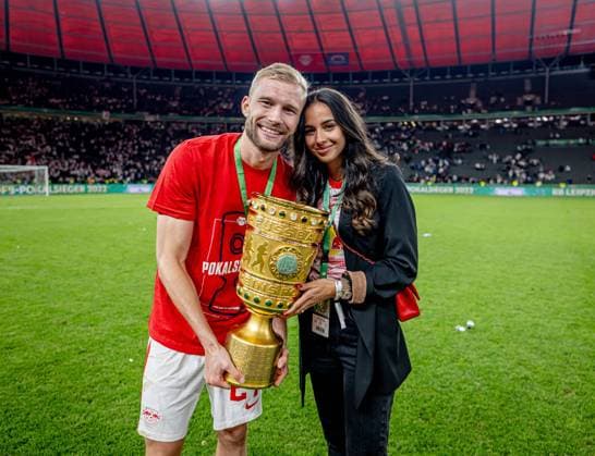 Leipzigs Konrad Laimer and his girlfriend Ines Sarah present the trophy after the match DFB Pokalfinale 2022 SC Freiburg RB Leipzig 2 4 i E 21 May 2022 Olympiastadion, Berlin SC Freiburg RB Leipzig 2 4 i E