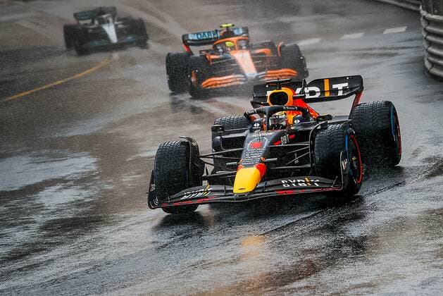 MONTE CARLO Max Verstappen 1 driving the Oracle Red Bull Racing RB18 Honda and Lando Norris 4 driving the McLaren MCL36 during the formation lap of the F1 Grand Prix of Monaco at Circuit de Monaco on May 29, 2022 in Monte Carlo, Monaco REMKO DE WAAL F1 Grand Prix of Monaco, RACE 2022 xVIxANPxSportx xxANPxIVx 449506125 originalFilename: 449506125.jpg