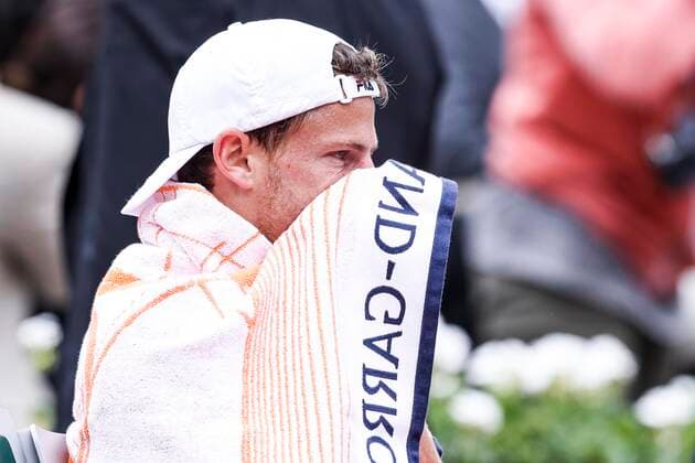 TENNIS - French Open 2022 PARIS,FRANCE,29.MAY.22 - TENNIS - ATP, Tennis Herren World Tour, French Open, Roland Garros, Grand Slam. Image shows Diego Schwartzman (ARG).  GEPAxpictures xPatrickxSteiner