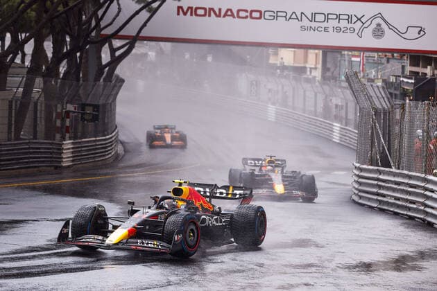 11 PEREZ Sergio (mex), Red Bull Racing RB18, action during the Formula 1 Grand Prix de Monaco 2022, 7th round of the 2022 FIA Formula One World Championship, WM, Weltmeisterschaft on the Circuit de Monaco, from May 27 to 29, 2022 in Monte-Carlo, Monaco - F1 - MONACO GRAND PRIX 2022 - Race DPPI Panoramic  _R5_4398