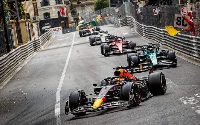 MONTE CARLO Max Verstappen 1 driving the Oracle Red Bull Racing RB18 Honda and Lance Stroll 18 driving the Aston Martin AMR22 during the Monaco F1 Grand Prix at Circuit de Monaco on May 29, 2022 in Monte Carlo, Monaco REMKO DE WAAL F1 Grand Prix of Monaco, RACE 2022 xVIxANPxSportx xxANPxIVx 449511327 originalFilename: 449511327.jpg