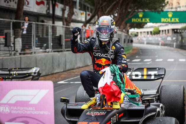 PEREZ Sergio (mex), Red Bull Racing RB18, portrait during the Formula 1 Grand Prix de Monaco 2022, 7th round of the 2022 FIA Formula One World Championship, WM, Weltmeisterschaft on the Circuit de Monaco, from May 27 to 29, 2022 in Monte-Carlo, Monaco - F1 - MONACO GRAND PRIX 2022 - Race DPPI Panoramic  00122019_AV6_1684