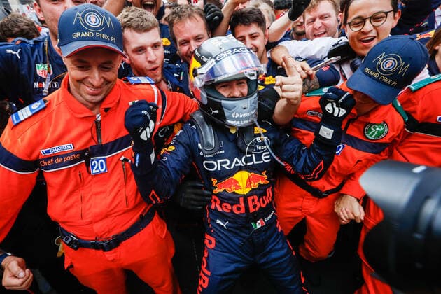 PEREZ Sergio (mex), Red Bull Racing RB18, portrait during the Formula 1 Grand Prix de Monaco 2022, 7th round of the 2022 FIA Formula One World Championship, WM, Weltmeisterschaft on the Circuit de Monaco, from May 27 to 29, 2022 in Monte-Carlo, Monaco - F1 - MONACO GRAND PRIX 2022 - Race DPPI Panoramic  00122019__V2_2737