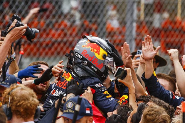 PEREZ Sergio (mex), Red Bull Racing RB18, portrait celebration during the Formula 1 Grand Prix de Monaco 2022, 7th round of the 2022 FIA Formula One World Championship, WM, Weltmeisterschaft on the Circuit de Monaco, from May 27 to 29, 2022 in Monte-Carlo, Monaco - F1 - MONACO GRAND PRIX 2022 - Race DPPI Panoramic  00122019__B3_0264