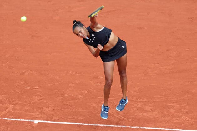 29th May 2022; Roland Garros, Paris, France: French Open Tennis tournament: Leylah Fernandez (CAN) serves to Amanda Anisimova (USA) during her match  ActionPlus12394569 JonxBromley