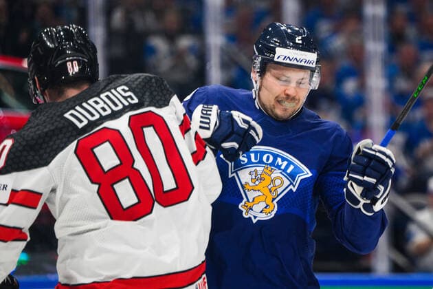 220529 Pierre Luc Dubois of Canada and Ville Pokka of Finland during the 2022 IIHF Ice Hockey World Championship gold medal game between Finland and Canada on May 29, 2022 in Tampere Photo Maxim Thore BILDBYRAN kod MT MT0408 ishockey ice hockey ishockey vm iihf ice hockey world championship finland kanada canada bbeng,  Copyright: MAXIMxTHORE BB220529MT082