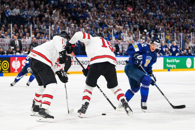 220529 Harri Pesonen of Finland during the 2022 IIHF Ice Hockey World Championship gold medal game between Finland and Canada on May 29, 2022 in Tampere Photo Maxim Thore BILDBYRAN kod MT MT0408 ishockey ice hockey ishockey vm iihf ice hockey world championship finland kanada canada bbeng,  Copyright: MAXIMxTHORE BB220529MT083