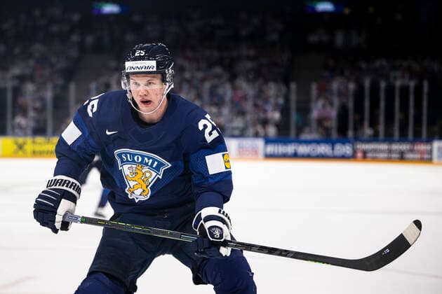 220529 Toni Rajala of Finland during the 2022 IIHF Ice Hockey World Championship gold medal game between Finland and Canada on May 29, 2022 in Tampere Photo Maxim ThorÃ BILDBYRAN kod MT MT0408 ishockey ice hockey ishockey vm iihf ice hockey world championship finland kanada canada bbeng,  Copyright: MAXIMxTHORE BB220529MT096