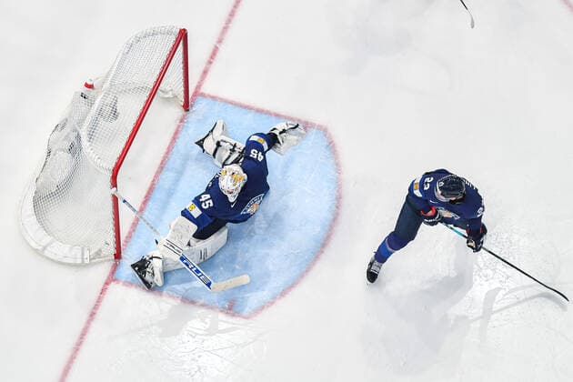 220529 Goaltender Juho Olkinuora of Finland when Dylan Cozens of Canada not in frame scores 0 1 during the 2022 IIHF Ice Hockey World Championship gold medal game between Finland and Canada on May 29, 2022 in Tampere Photo Maxim Thore BILDBYRAN kod MT MT0408 ishockey ice hockey ishockey vm iihf ice hockey world championship finland kanada canada bbeng,  Copyright: MAXIMxTHORE BB220529MT102