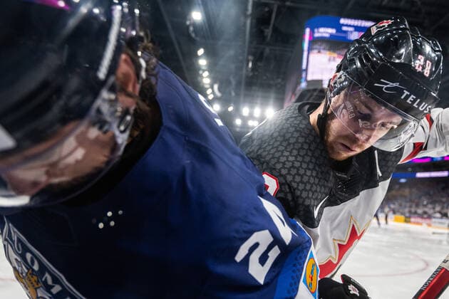 220529 Hannes Björninen of Finland and Damon Severson of Canada during the 2022 IIHF Ice Hockey World Championship gold medal game between Finland and Canada on May 29, 2022 in Tampere Photo Maxim Thore BILDBYRAN kod MT MT0408 ishockey ice hockey ishockey vm iihf ice hockey world championship finland kanada canada bbeng,  Copyright: MAXIMxTHORE BB220529MT106