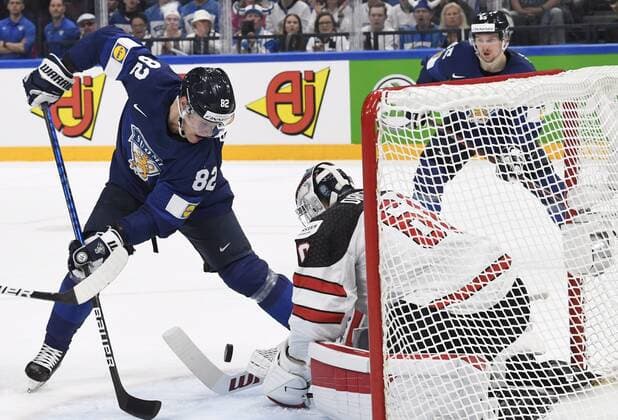 Eishockey, WM Finale, Finnland - Kanada Harri Pesonen (82) of Finland shoots against goalkeeper Chris Driedger of Canada during the 2022 IIHF Ice hockey, Eishockey World Championships final match between Finland and Canada in Tampere, on May 29th, 2022. Tampere Finland LKFTJK20220529212631TSBW  Copyright: xJussixNukarix