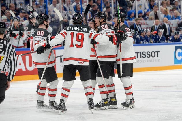 29 05 2022, Tampere, Nokia Arena, Finland v Canada 2022 IIHF Ice Hockey World Championship, Canada celebrate the 0 1 goal Tampere Nokia Arena Pirkanmaa Finland  Copyright: xJustPictures.ch AndreaxBrancax