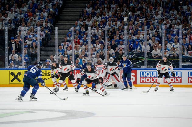 29 05 2022, Tampere, Nokia Arena, Finland v Canada 2022 IIHF Ice Hockey World Championship, 42 Sami Vatanen Finland Tampere Nokia Arena Pirkanmaa Finland  Copyright: xJustPictures.ch AndreaxBrancax