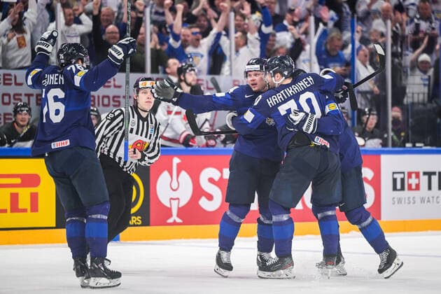 220529 Mikael Granlund of Finland celebrates after 2 1 during the 2022 IIHF Ice Hockey World Championship gold medal game between Finland and Canada on May 29, 2022 in Tampere Photo Maxim Thore BILDBYRAN kod MT MT0408 ishockey ice hockey ishockey vm iihf ice hockey world championship finland kanada canada bbeng celebration jubel,  Copyright: MAXIMxTHORE BB220529MT126
